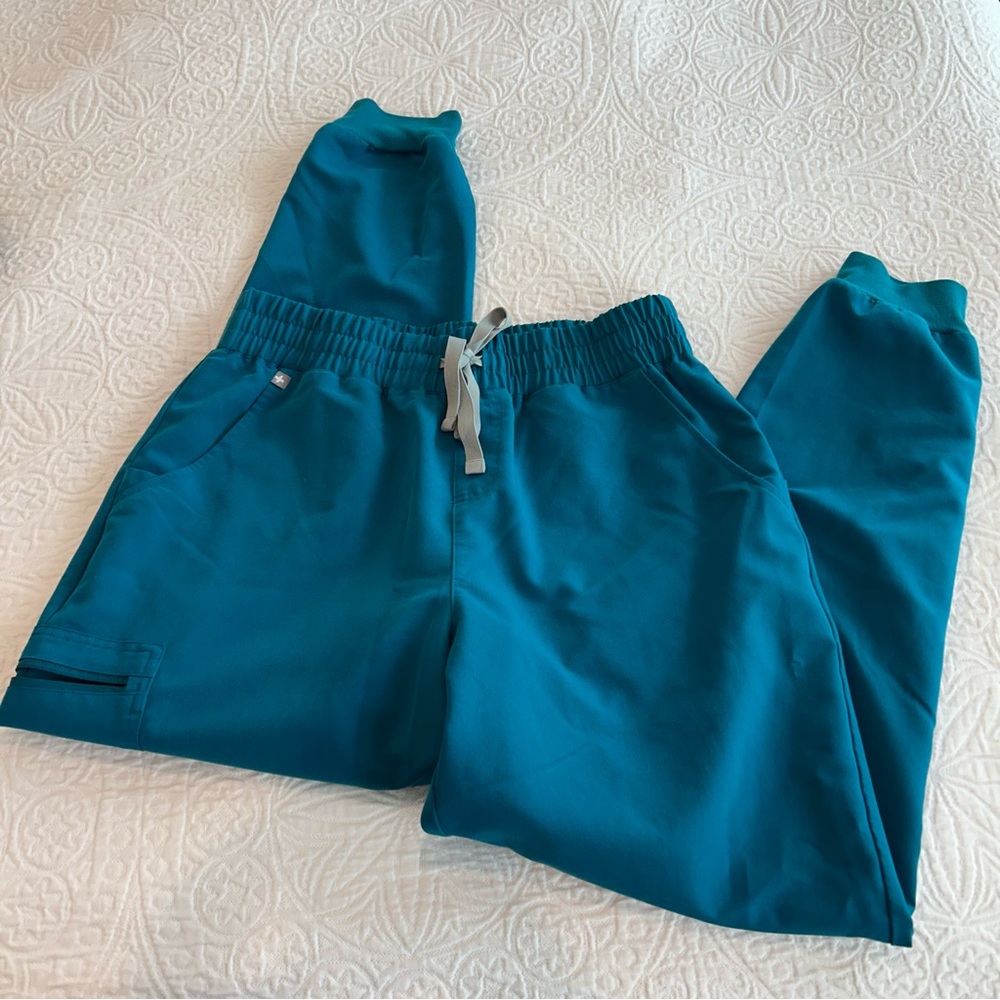 Figs Scrubs set, teal green, large Rafaela top, large tall joggers high waisted - Picture 6 of 8